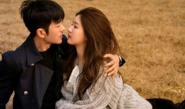 热门大瓜往期内容 赵露思吻戏,一场甜蜜的“意外”